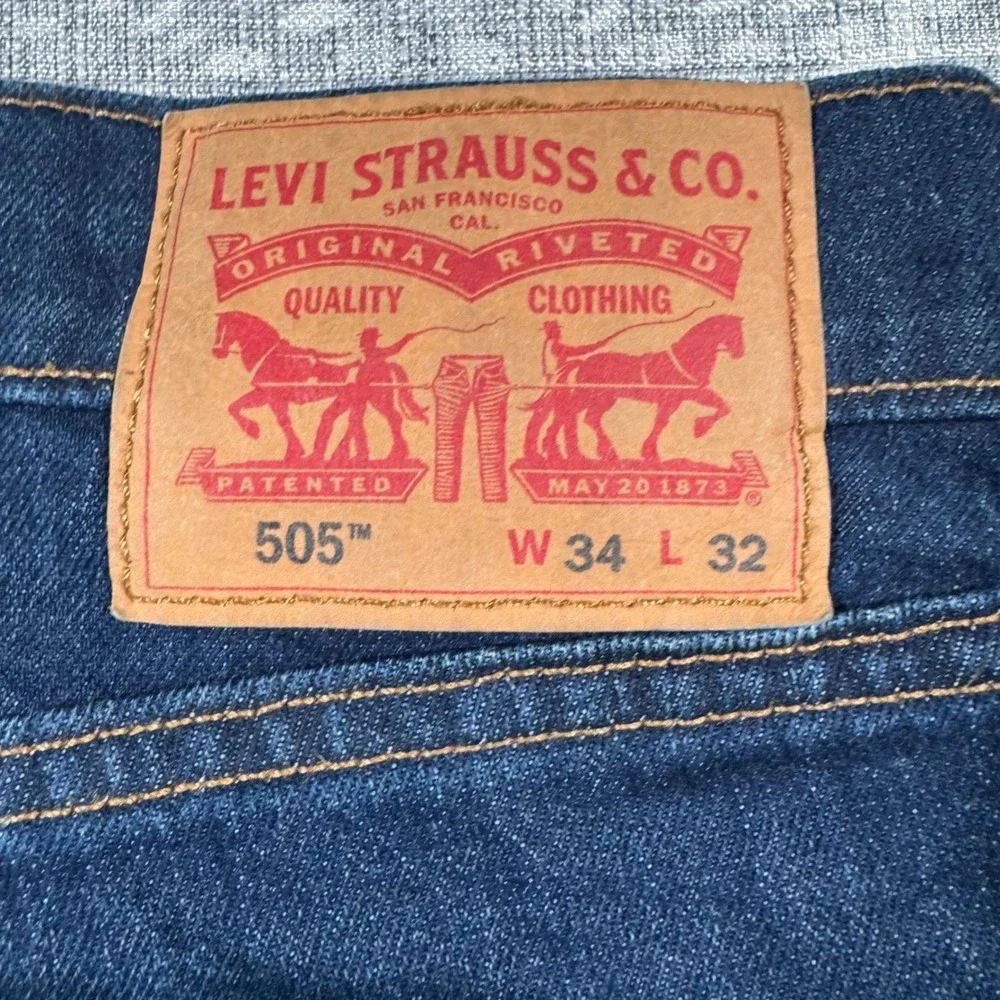 Levi's 505 Regular Fit Jeans Mens 34x32 Dark Wash Indigo Straight Leg Classic